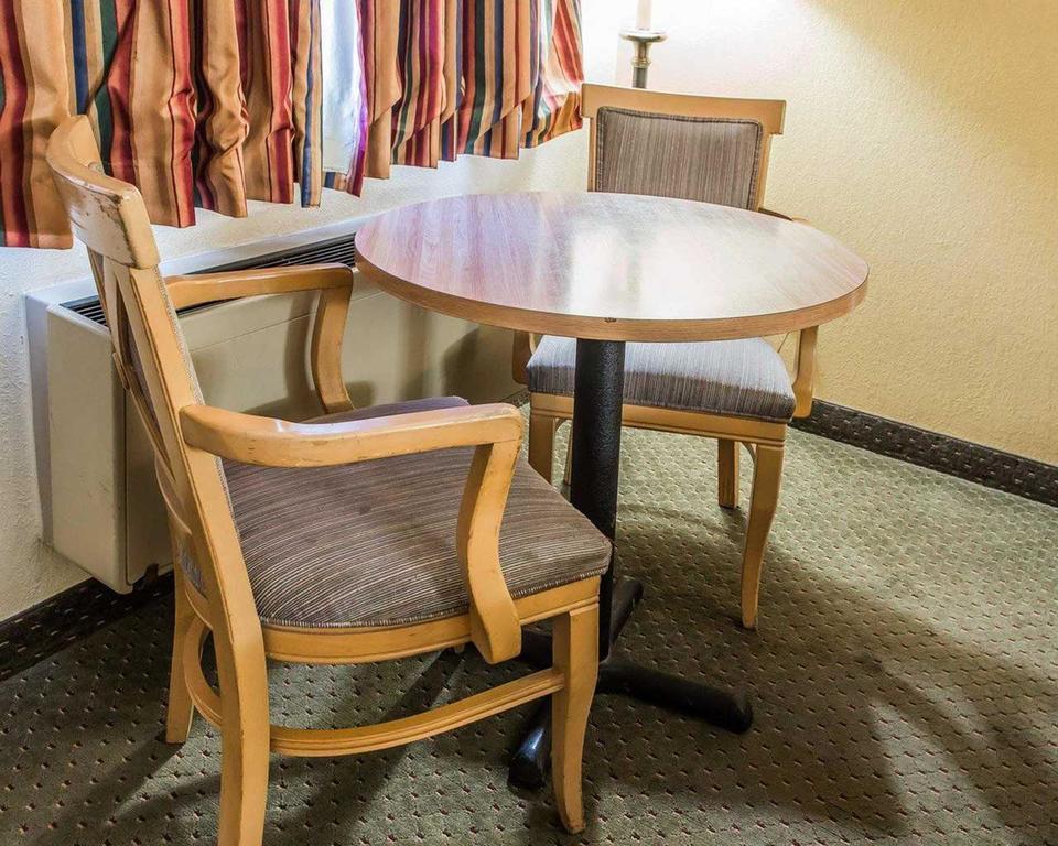 Hotel Econo Waynesburg